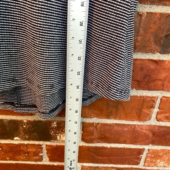 Torrid Lovesick 1 Black Stripe Strappy Back Crop Vneck Short Sleeve Tee - Picture 9 of 10